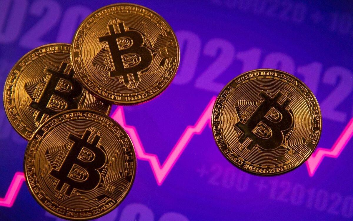 Bitcoin tumbles after Turkey bans crypto payments citing risks