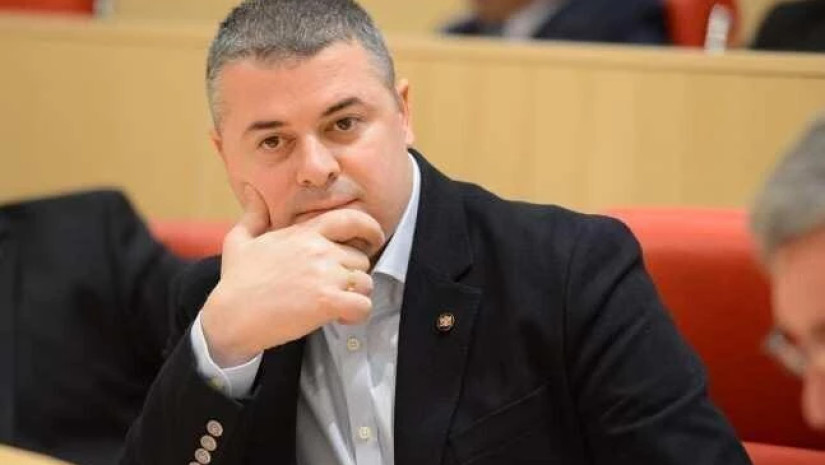 5c7685f49686b