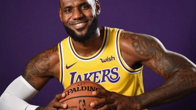 LeBron James agrees two-year, $97.1m extension with Los Angeles