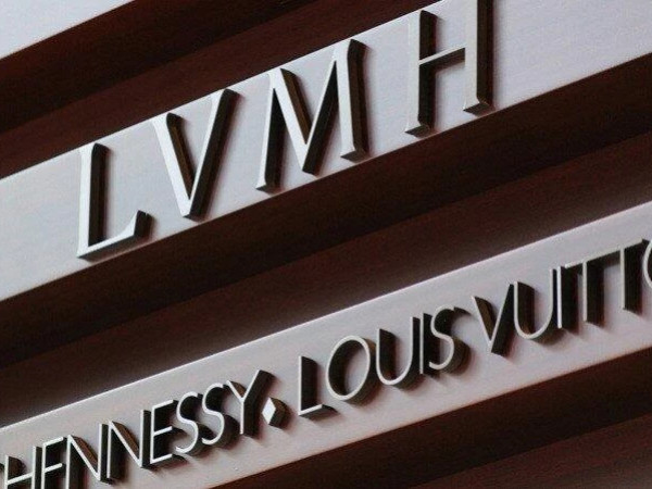 LVMH becomes the first European company surpass $500 billion in