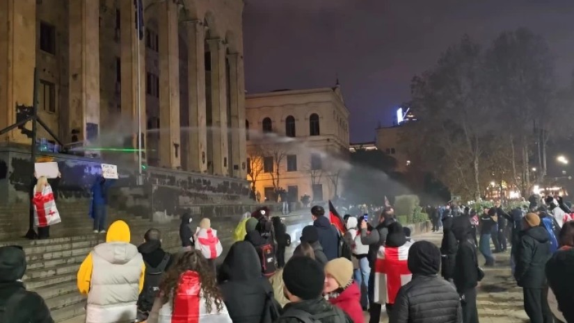 პარლამენტიდან 