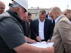 მინისტრმა, ასევე, მოინახულა გორის წმინდა წყლის უბანში მდებარე სტადიონი და მისი მიმდებარე ტერიტორია, სადაც იგეგმება ახალი მულტიფუნქციური სპორტული კომპლექსის მშენებლობა.
