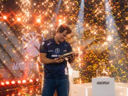 მაგნუს კარლსენი Esports World Cup