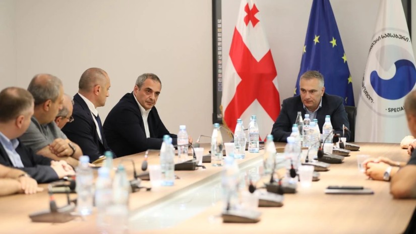 232