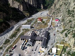 ზემო ლარსი საბაჟო