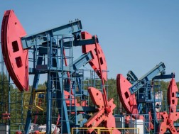 Цены на нефть выросли более чем на 1% после того, как российский порт приостановил экспорт нефти в связи с атакой Украины