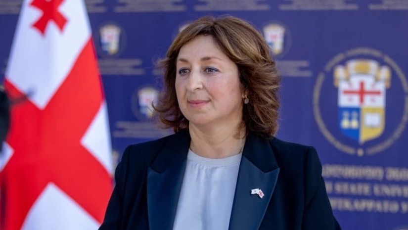 თეა ჯუღელი