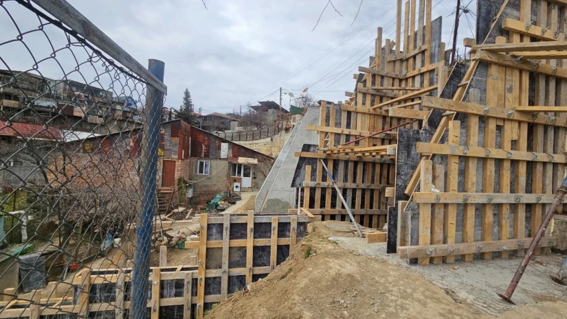 ლოტკინი საყრდენი კედელი