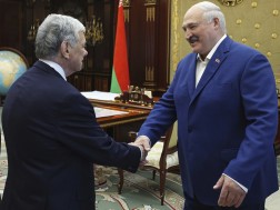 ჯონ კოული და ალექსანდრ ლუკაშენკო