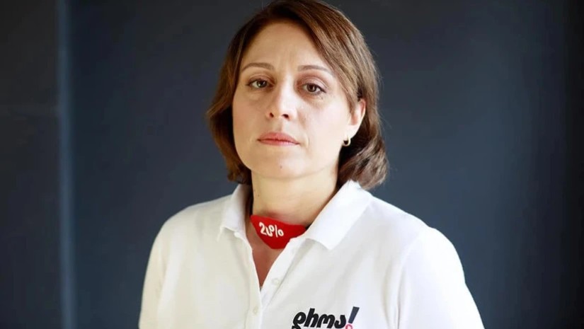 ელენე ხოშტარია