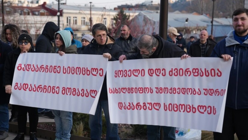 საკითხი პროფესიული დისკუსიის და არა პროტესტის შედეგად უნდა გადაწყდეს - მდინარაძე დიუშენის მედიკამენტზე