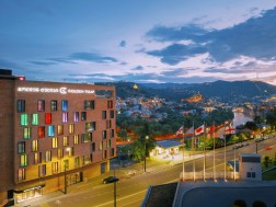 Golden Tulip Design Tbilisi-ში სტუმრებს AI კონსიერჟი დახვდებათ