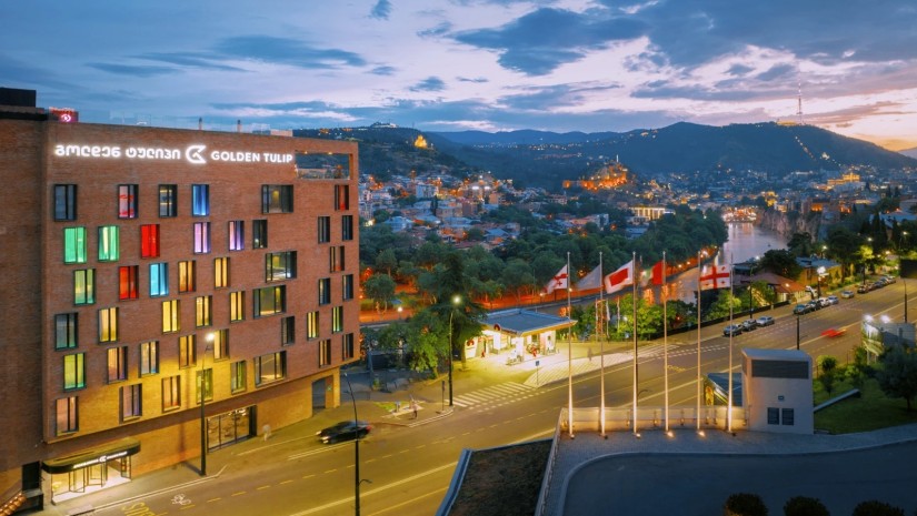 Golden Tulip Design Tbilisi-ში სტუმრებს AI კონსიერჟი დახვდებათ