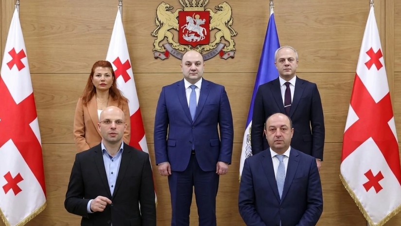 შს