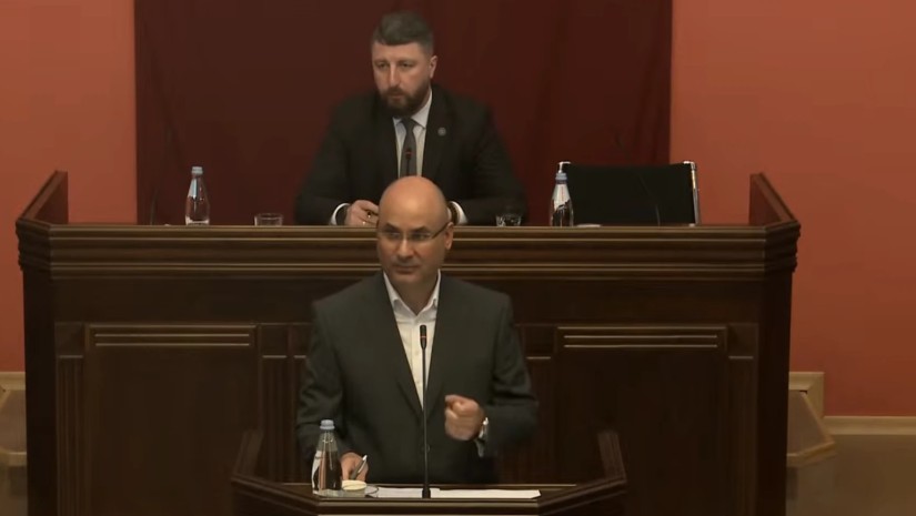 "ზეგანაკვეთური და ღამის საათებში მუშაობა" - რა წესით მიიღებენ მინისტრის მოადგილეები პრემია/დანამატებს?