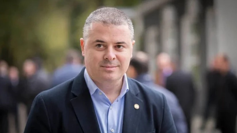 "პორშეს" აქციები და 72 000 ლარის საჩუქარი მშობლებისგან|რა ქონებას ფლობს ყოფილი ბიზნესომბუდსმენი?