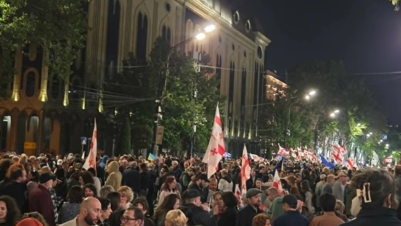პარლამენტთან პროტესტი გრძელდება - რა თქვეს ოპოზიციის ლიდერებმა აქციაზე?