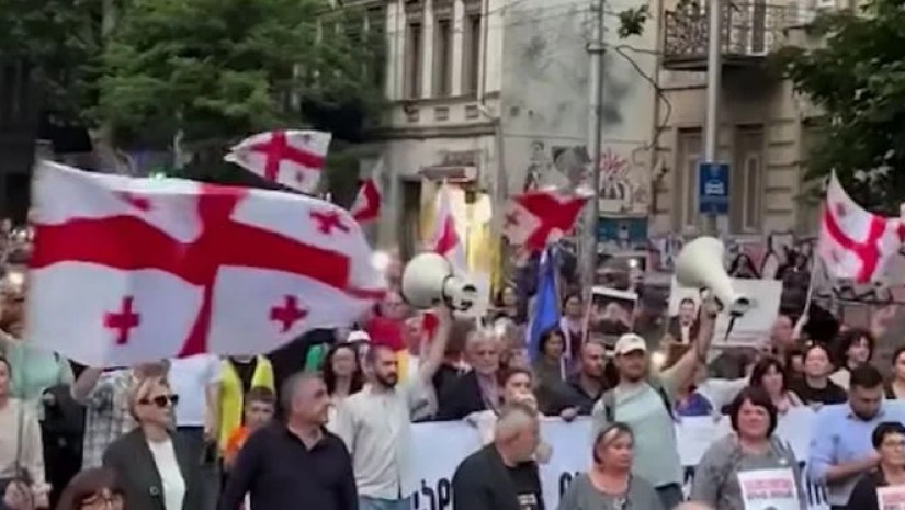 „ერთად, ძალადობისა და დაუსჯელობის წინააღმდეგ“ - თბილისში საპროტესტო მარში იმართება