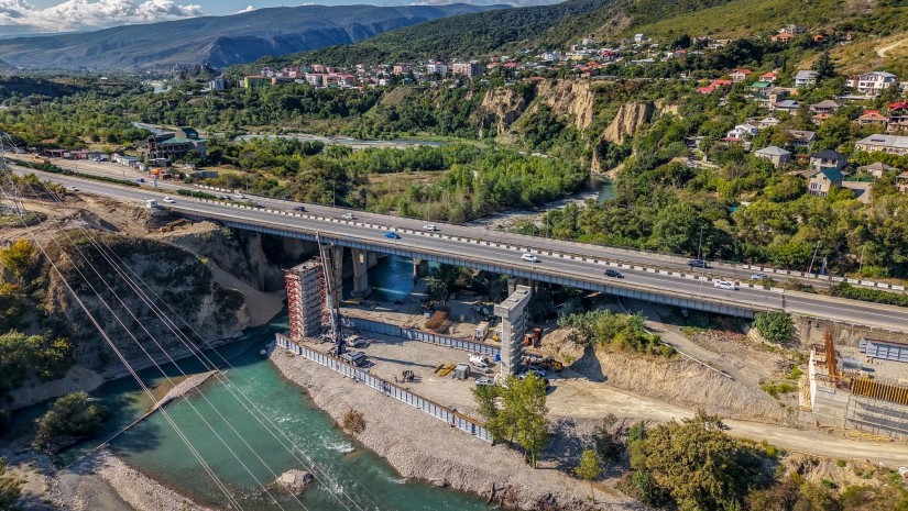 არაგვის ხიდზე სამუშაოები დასრულებულია - მოძრაობა ორივე ზოლზე აღდგენილია | საავტომობილო გზების დეპარტამენტი