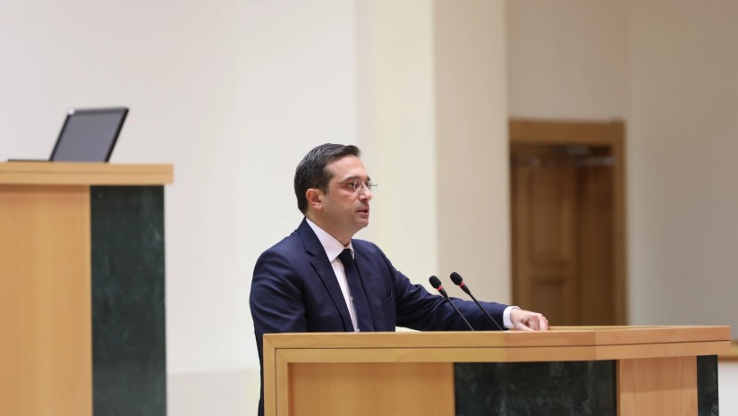 "მწვავე პრობლემად საჯარო მოხელეთა გათავისუფლების ფაქტები გამოიკვეთა" - ომბუდსმენის ანგარიში