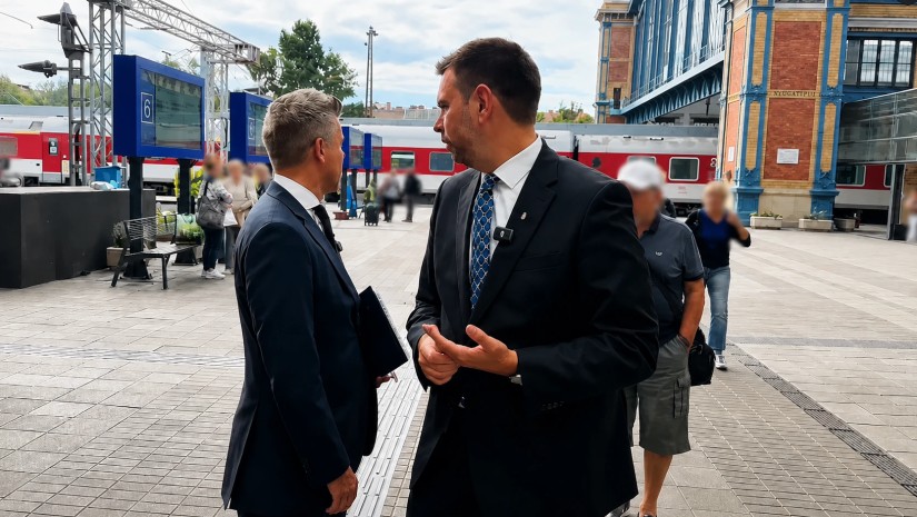 უნგრეთის პრემიერს პირდაპირ ეთერში შეაფურთხეს: პეტერ მადიარი საჩივრის შეტანას არ აპირებს