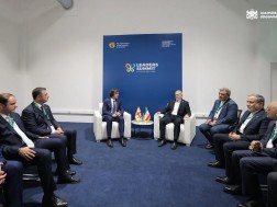 ფეზეშქიანთან შეხვედრა