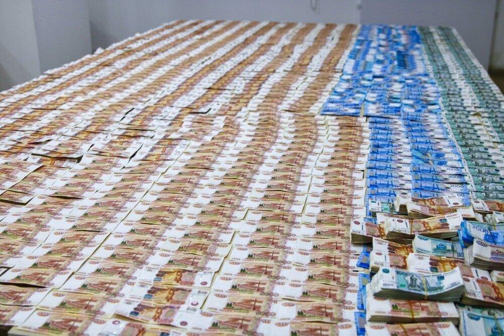 "წითელ ხიდზე" აზერბაიჯანის მოქალაქეს არადეკლარირებული 22 მლნ რუბლი ჩამოართვეს