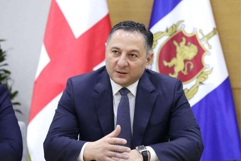 მინისტრი დეპუტატებს ურჩევს, რუსეთის მოქალაქეებისგან რისკებს თუ  ხედავენ, კანონი დაწერონ