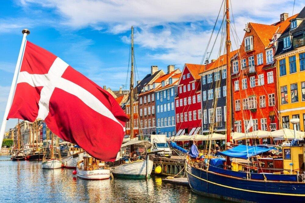 Denmark becomes the first country to halt its Covid vaccination program