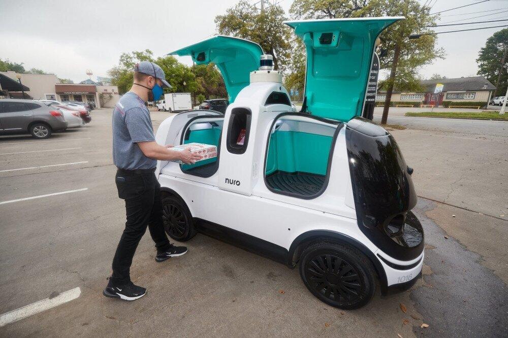  Pizza delivery robot whizzes around Berlin fulfilling orders