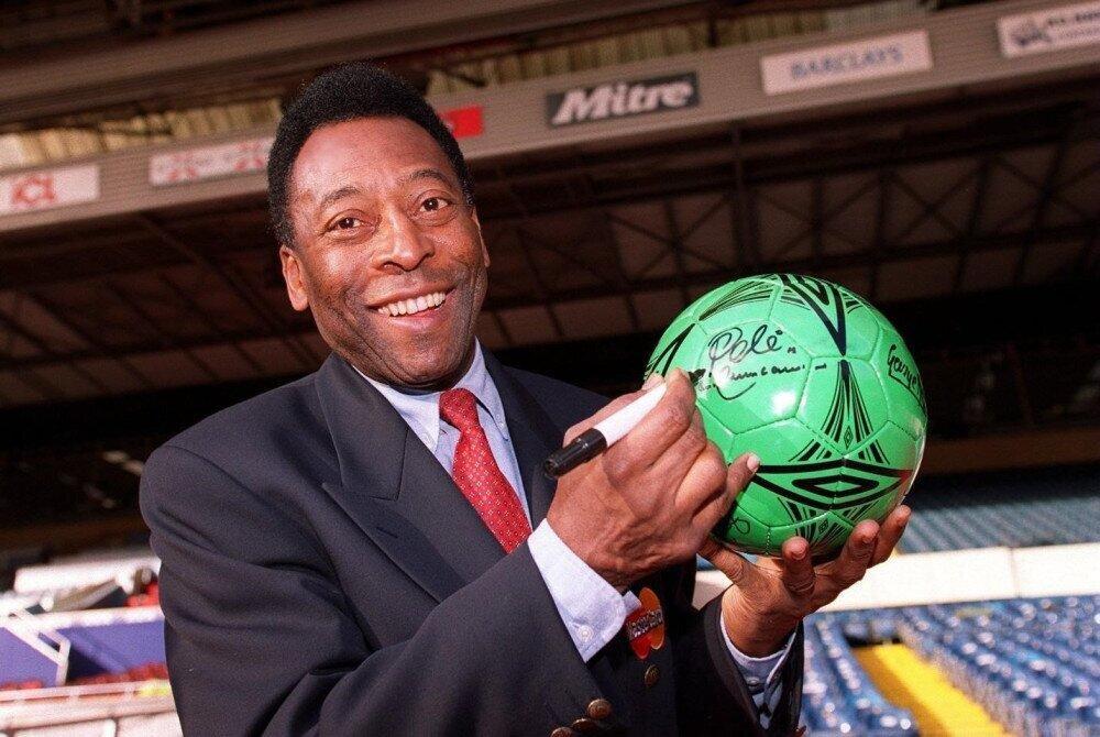  Football legend Pelé moved to end-of-life care in hospital