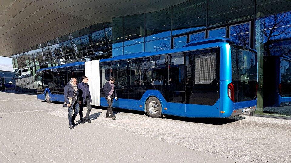 18-მეტრიანი ავტობუსების ჩამოყვანა ავტობაზის მშენებლობაზეა დამოკიდებული - ხმალაძე