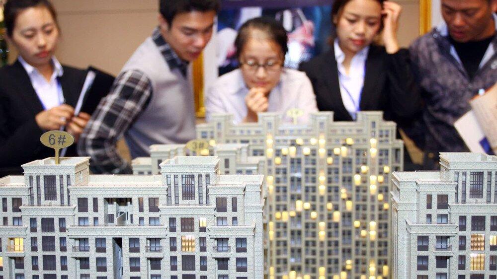 China's biggest property developer sees 1st annual loss since 2007